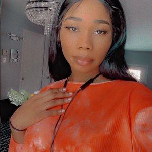 Meet your Posher, Emmanuella